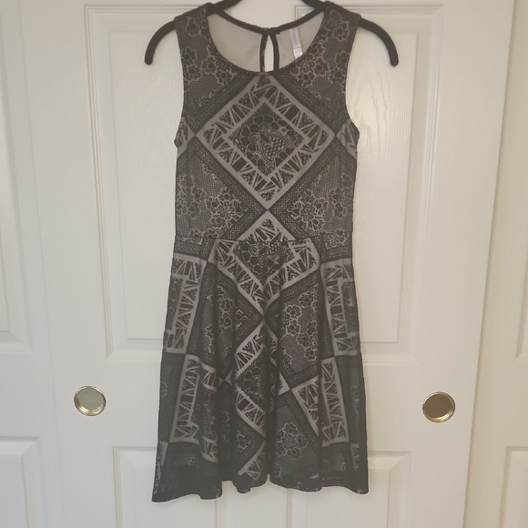 Xhilaration Women's Black/Gray Geometric Boho Sleeveless Baby Doll Dress Size XS - Picture 7 of 14
